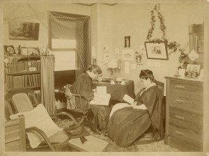 Anna_Powers_and_Umeko_Tsuda_in_a_Bryn_Mawr_College_dorm_room